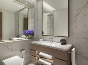 Al Jaddaf Rotana Suite Hotel