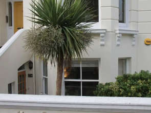 Central Brighton 2 Bedroom Apartment