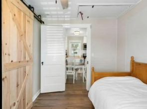 Coastal Classic 2 Bedroom Cottage by RedAwning