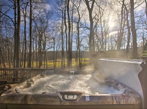 Spacious Wintergreen Resort Home w/ Hot Tub!