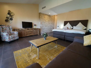 VMG Private Suites - Adults Only