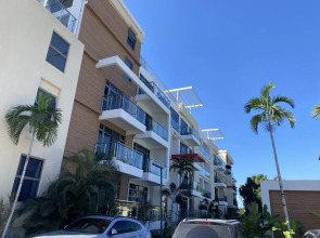 Elegant 1BR Apt with Pool