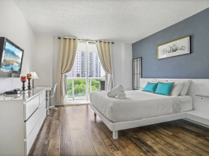 Amazing Condo 3 min to the Beach