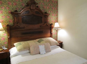House of Two Urns B&B