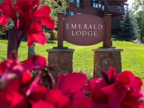 5112 Emerald Lodge, Trappeur's Crossing Apartment 2
