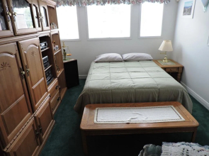 Tucked Inn the Harbour Bed & Breakfast