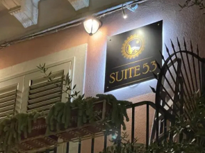 Suite 53