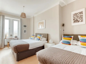 Bright One Bedroom West End Apartment