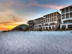 Bella Vizio 5 Bedroom Holiday Home by Five Star Properties
