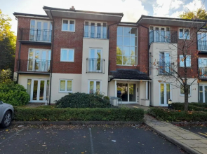 Shirley Fantastic Penthouse En-Suite Families and Contractors Occasional Bed Available