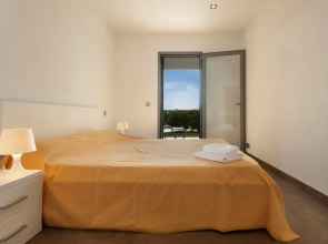 Apartment - 3 Bedrooms with Pool and WiFi - 107470