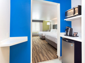Holiday Inn Express and Suites Lincoln I - 80 by IHG