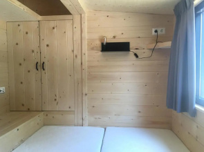 Fraai Tiny House aan het veluwemeer met uitzicht & veranda