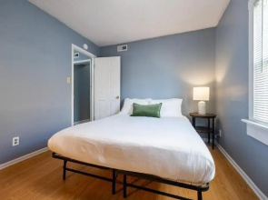 Affordable Quaint Retreat in Indianapolis