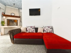 Bright Studio Apartment With Pool View