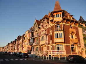 IDÉALEMENT SITUÉ "LE STUDIO" Les Locations ISAHORA sont aussi à 2 pas du Château d'Eu, des Falaises du Tréport, de MERS les Bains et aux portes de la BAIE DE SOMME
