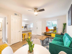 Stylish 1BR Near UT Highland Evonify