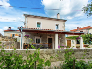 Stylish Villa in Milohnici With Private Terrace