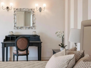 APT24 - Luxury Lakefront Onassis