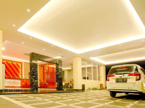 Front One Hotel Purwodadi