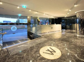 1 Bedroom Modern Apartment Near Crown and CBD