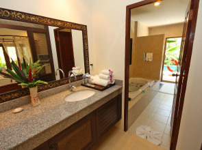 Villa Raya Private Pool Villas Resort