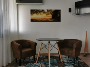 1 Person - Single - Appartement -Zentral gelegen in Leverkusen Wiesdorf - Friedrich Ebert Platz 5a , 4te Etage mit Aufzug-und mit Balkon