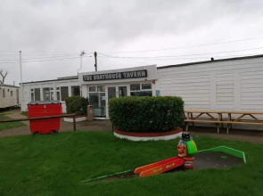 Delightful 3 Bedroom Caravan With Decking Heacham