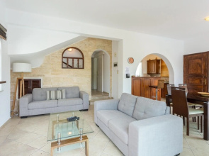 Villa Chrysanthemum Large Private Pool Walk to Beach A C Wifi