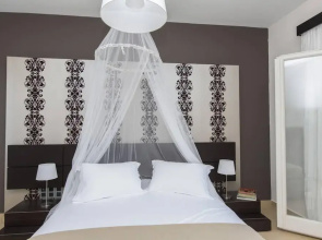 Beautiful 4-bed House With Private Pool in Naxos