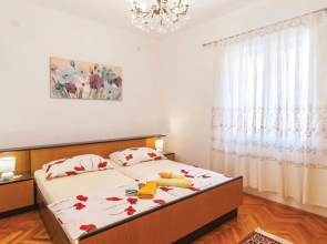 Awesome Home in Pucisca with Hot Tub, WiFi & 5 Bedrooms