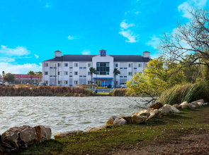 Motel 6 Eagle Pass, TX - Lakeside