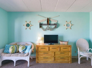 Simple North Wildwood Condo - Steps to Beach!
