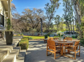 Wine Country Estate by Avantstay Pool, Spa, Barn