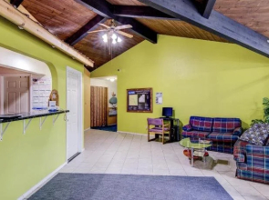 Bloomer Inn & Suites