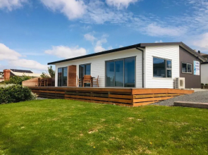 Kaka Point Views Apartment 2