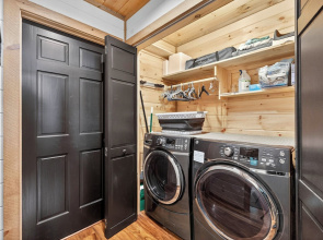 Luxury Mineral Bluff Cabin With Deck & Hot Tub!