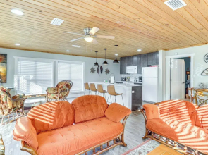 8 Mi to Ozark Folk Center: Home w/ Hot Tub & Deck