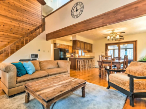Lake Harmony Home w/ Deck - 3 Mi to Ski Slopes!