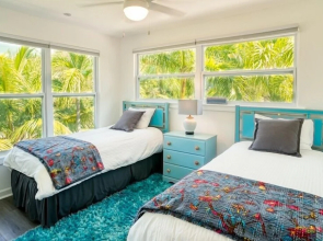 Henderson 3 Bedroom Home by RedAwning