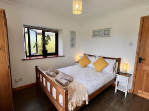 Detached 3 Bed Cottage, Mountain Views- Pets, Wifi