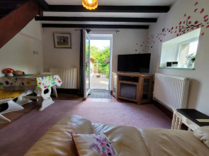Cosy pet friendly cottage on our smallholding, friendly animals to meet, lovely countryside setting, small but comfy, sleeps up to 2 adults 1 child