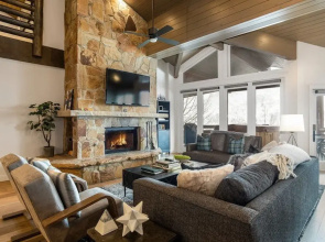 Trail's End Lodge at Deer Valley Resort - Three Bedroom Residence with Den and Spa #302 3 Condo