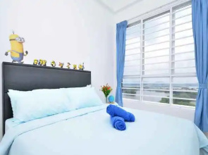 Minions Homestay_Near KLIA_WIFI + TV Box