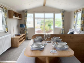 Chalet Casablanca, 80m2 met veel comfort op fantastisch 5-sterren vakantiepark met zwembaden