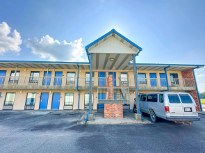 Hahira Inn By OYO near Valdosta