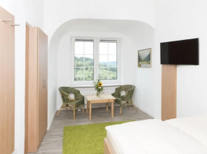 Hotel Garni BURG WALDENSTEIN