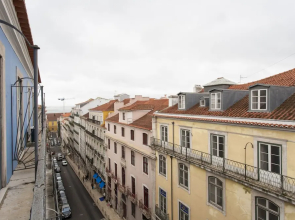 JOIVY Spacious 3BR home w/balcony in Baixa, nearby Lisbon Cathedral
