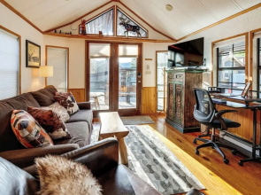 4 Mi to Slopes! Breck Mtn Base w/ Hot Tub Access