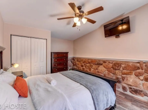 Mtn Dream! Fireplace, Patio & Hot Tub 4BR